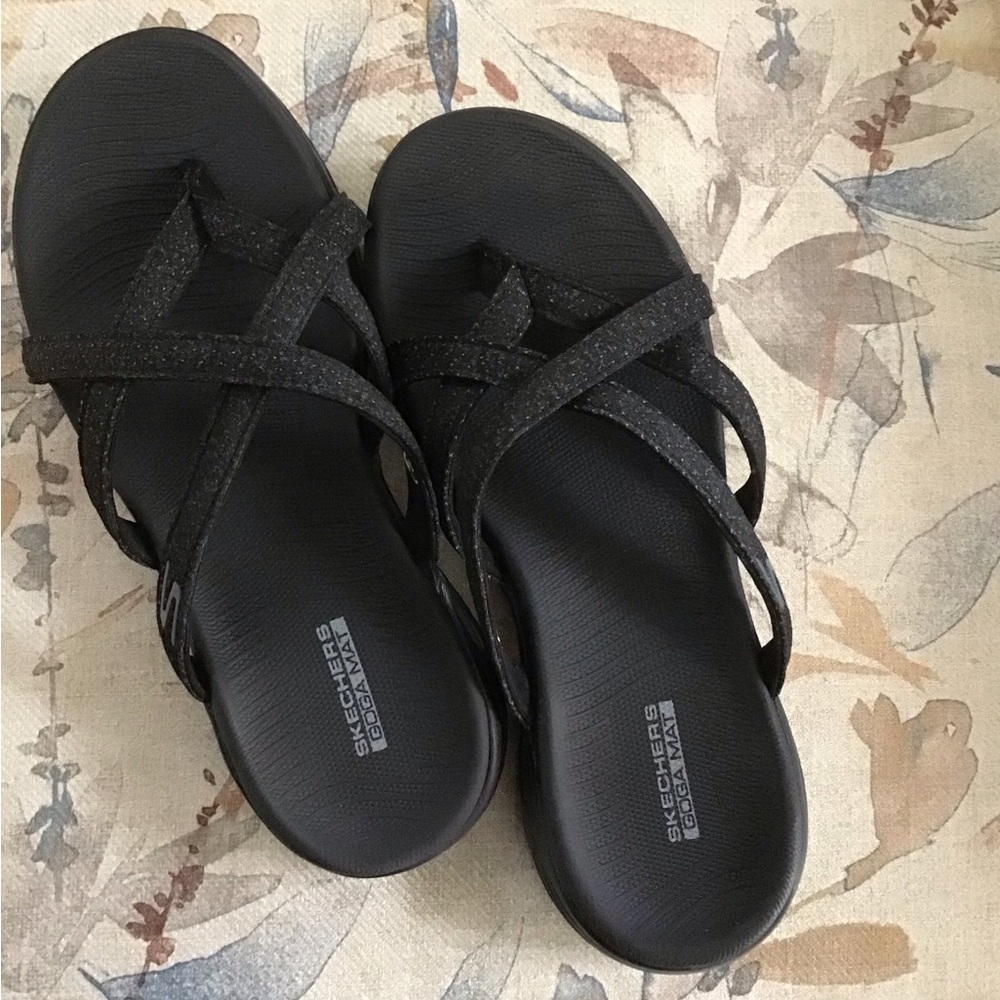 SKECHERS GOGA MAT GoWalk SANDALS size 6 Black